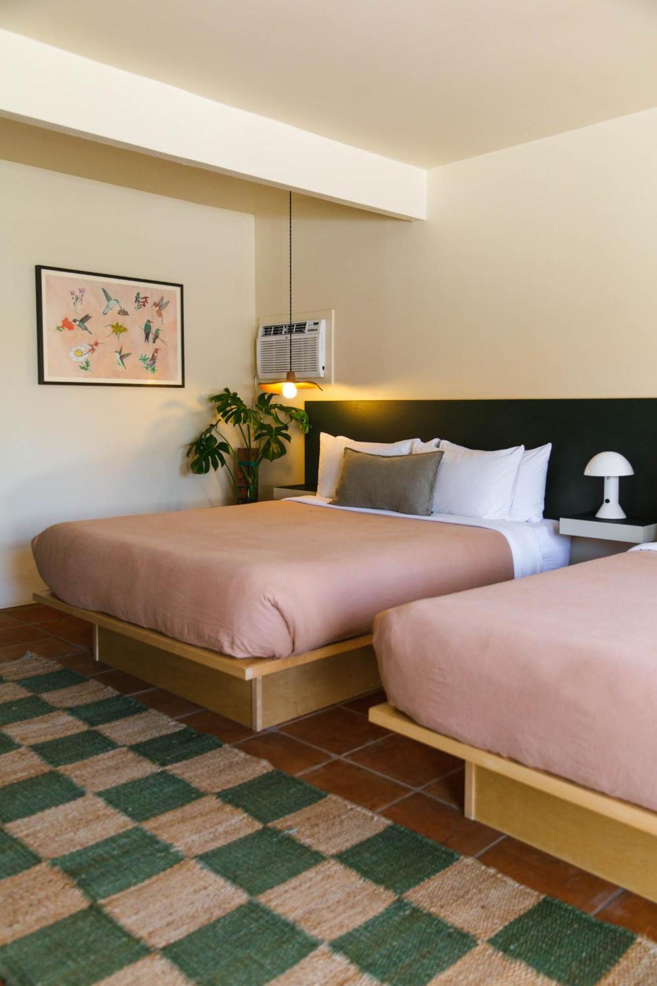 Hummingbird Motel