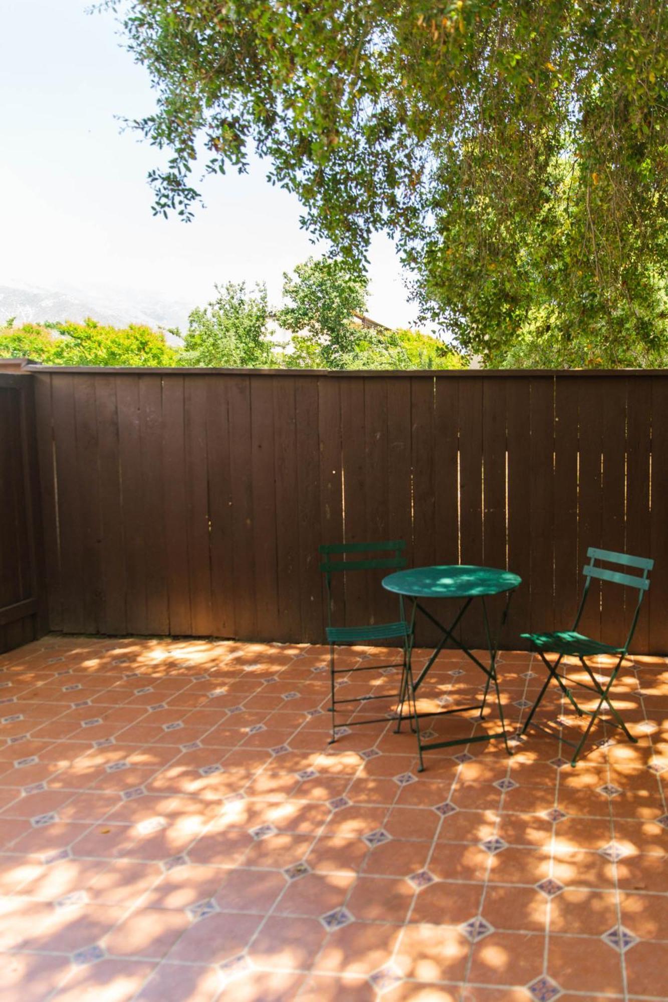 Hummingbird Motel 3*
