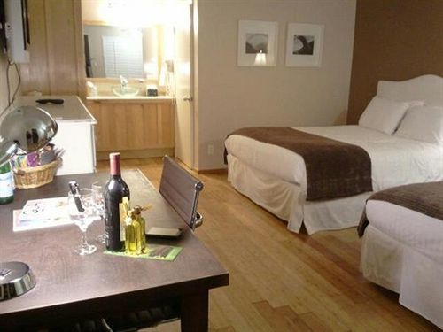 Hummingbird Motel 3*